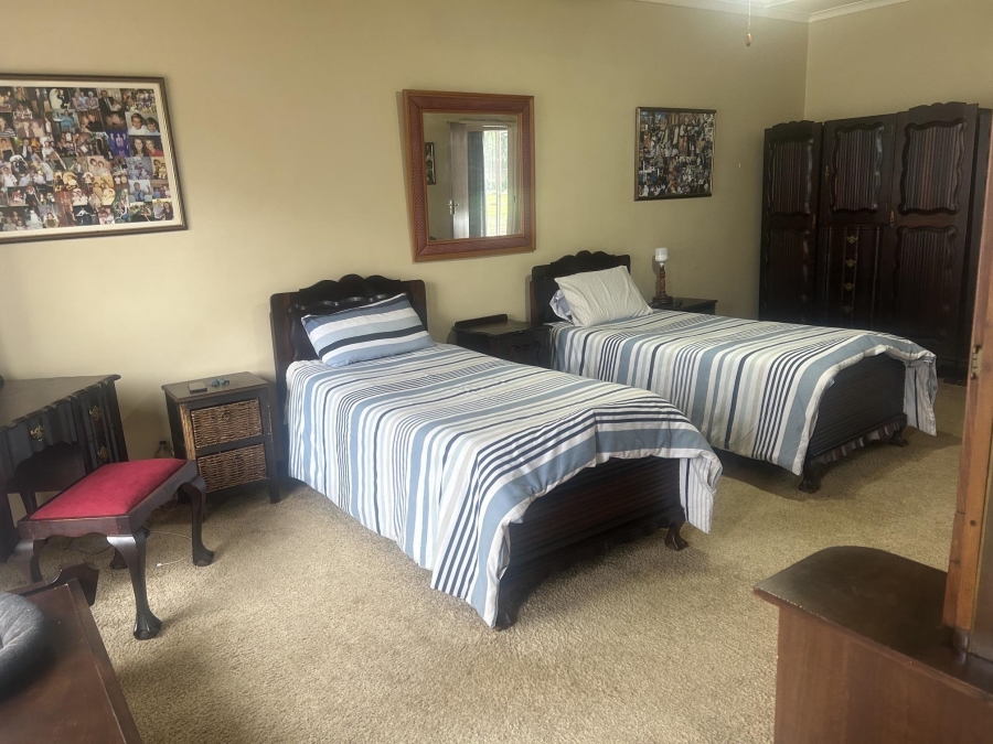 5 Bedroom Property for Sale in Viljoenskroon Free State